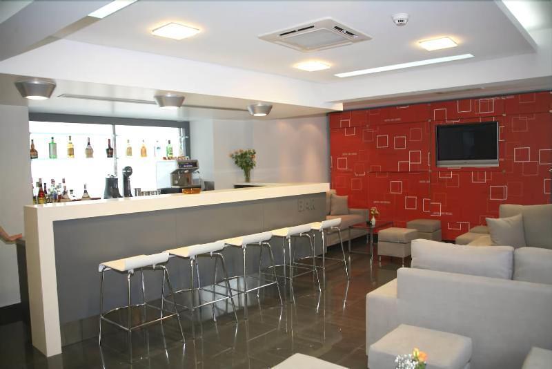 Des Roses Hotel